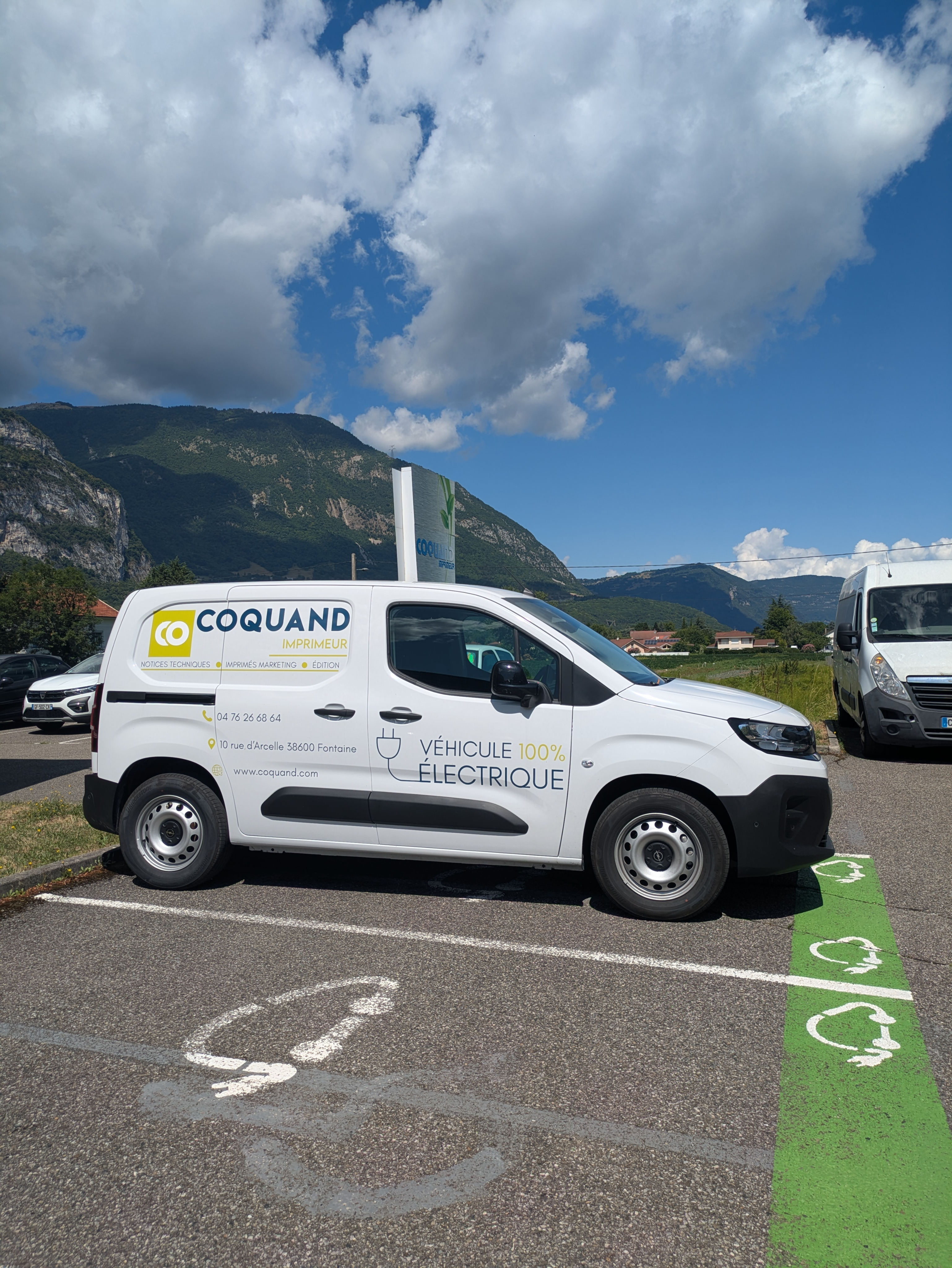 Camion de livraison électrique